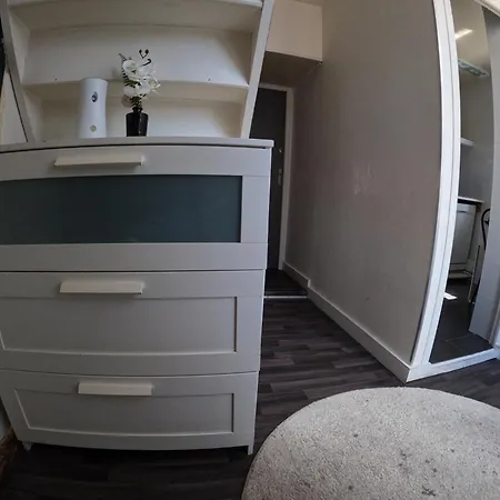 4 Personnes 2 Lits Proche Metro 5 - Salle De Bain, Toilettes Et Cuisine Sont Commune Privatunterkunft