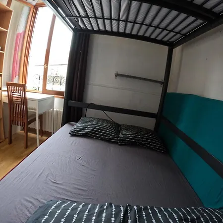 4 Personnes 2 Lits Proche Metro 5 - Salle De Bain, Toilettes Et Cuisine Sont Commune